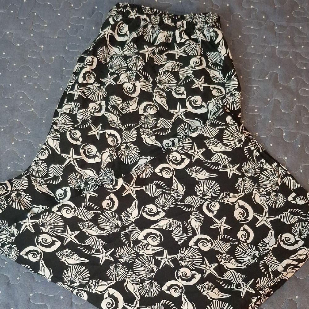Kim Rogers Black and White Shell Print Cropped Pants size 10
